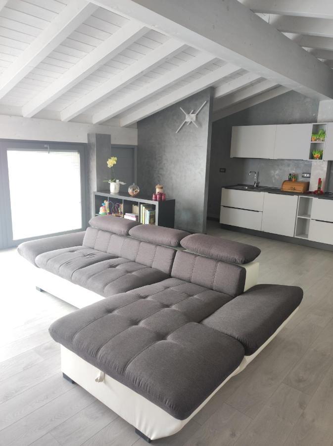Luminoso Appartamento Vista Lago Solto Collina Ngoại thất bức ảnh