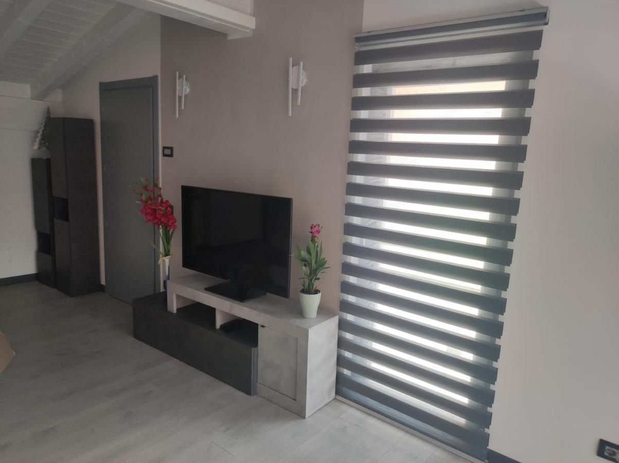 Luminoso Appartamento Vista Lago Solto Collina Ngoại thất bức ảnh