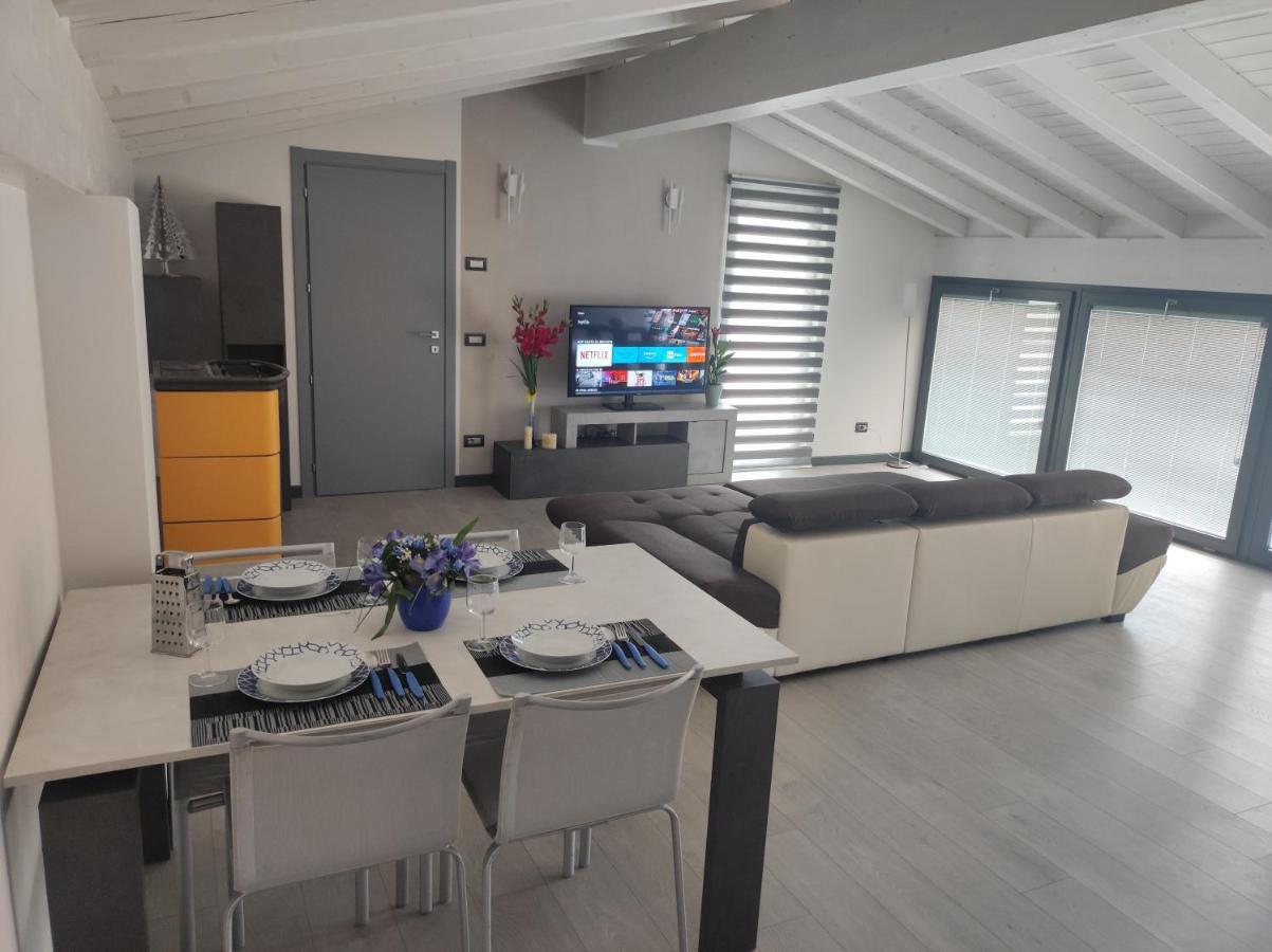 Luminoso Appartamento Vista Lago Solto Collina Ngoại thất bức ảnh