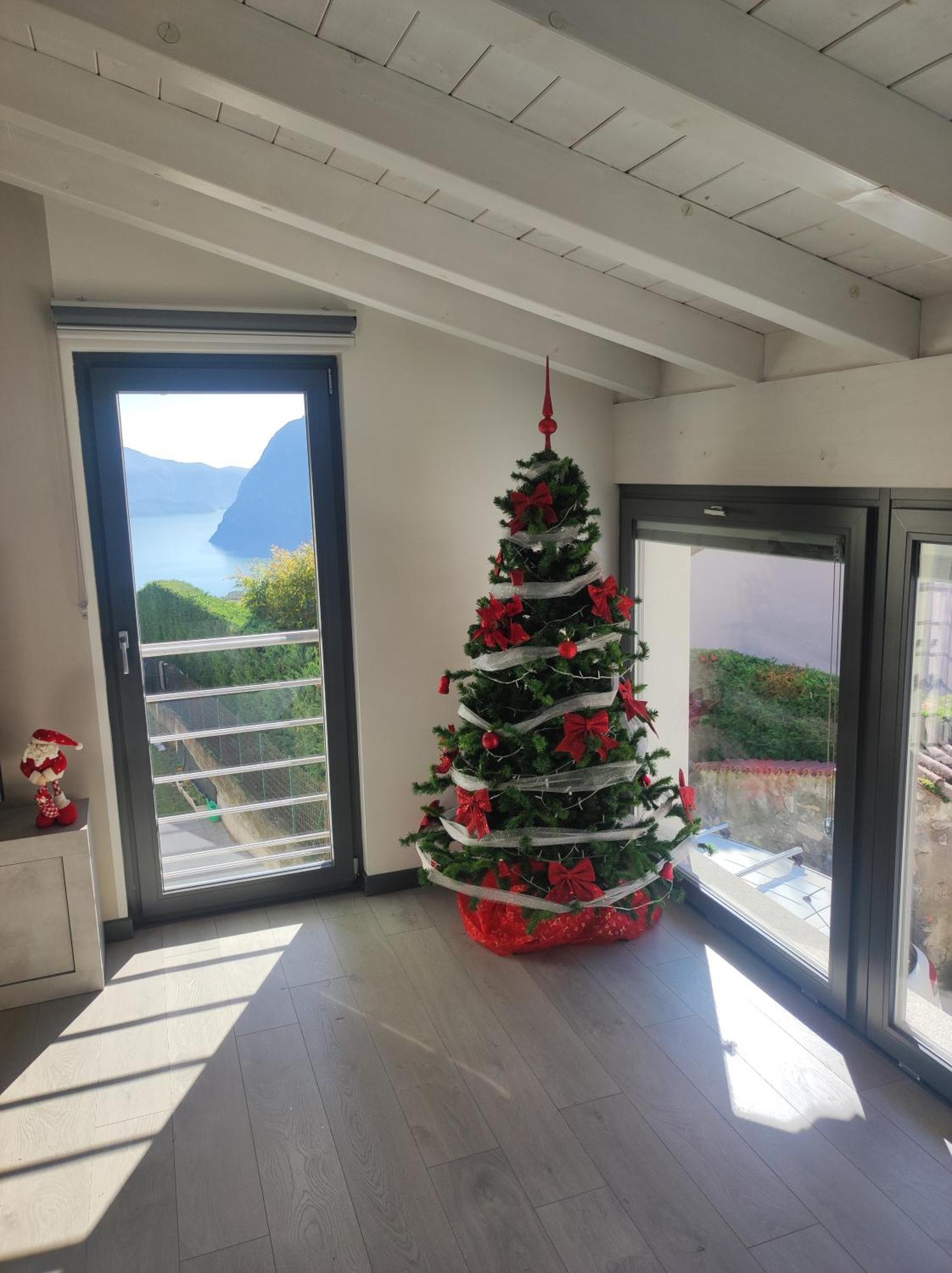 Luminoso Appartamento Vista Lago Solto Collina Ngoại thất bức ảnh