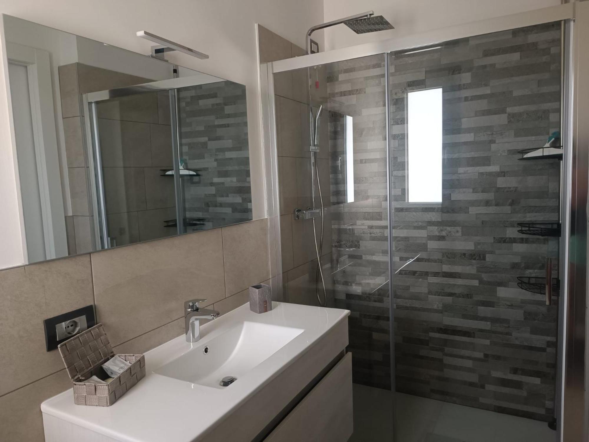 Luminoso Appartamento Vista Lago Solto Collina Phòng bức ảnh