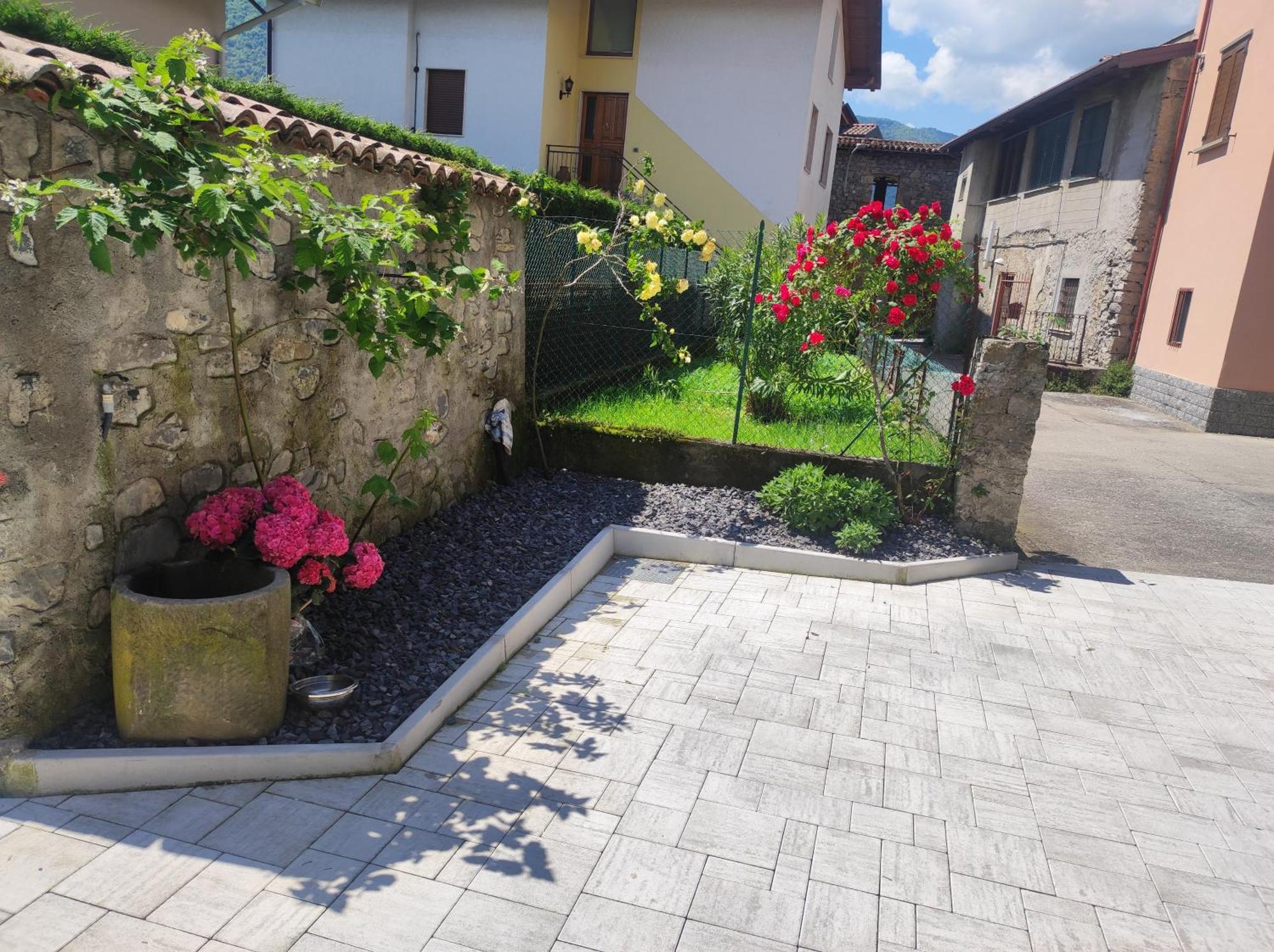 Luminoso Appartamento Vista Lago Solto Collina Ngoại thất bức ảnh