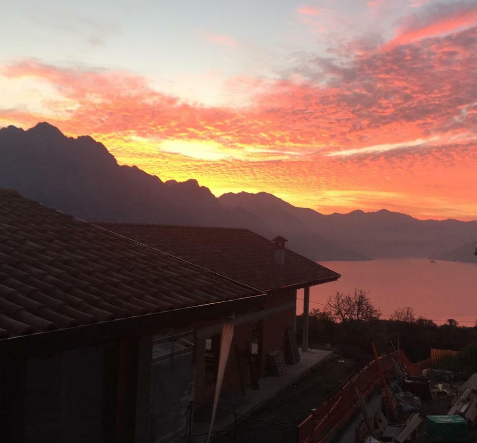 Luminoso Appartamento Vista Lago Solto Collina Ngoại thất bức ảnh